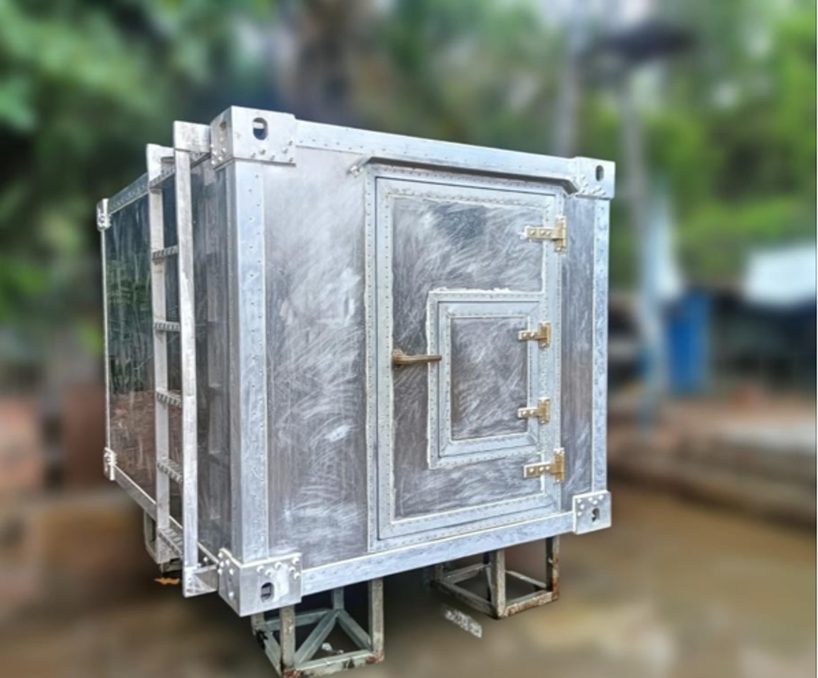 EMI/EMC containerized shelter for shielded defence equipment integration